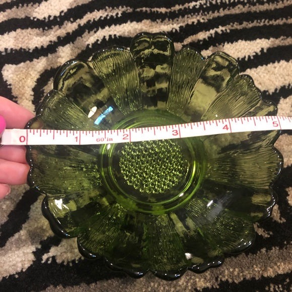 Textured Green Flower Dish - Picture 3 of 4